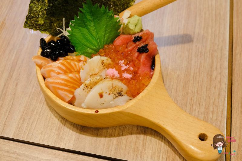 【台北食記】華山合掌村-生魚片握壽司 市場內海鮮丼飯,炙燒比目魚 @Alina 愛琳娜 【台北食記】華山合掌村-生魚片握壽司 市場內海鮮丼飯,炙燒比目魚 @Alina 愛琳娜