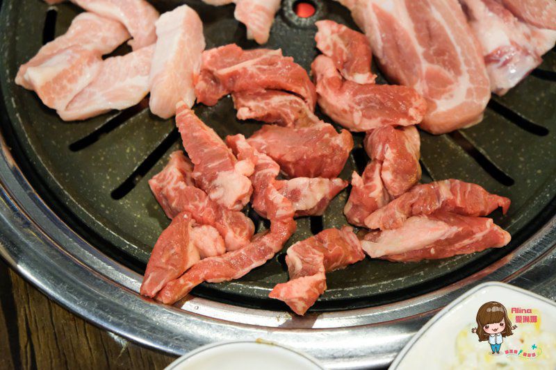 首爾弘大胖胖豬烤肉|平價韓國烤肉,松阪豬烤豬腸好吃 @Alina 愛琳娜 首爾弘大胖胖豬烤肉|平價韓國烤肉,松阪豬烤豬腸好吃 @Alina 愛琳娜