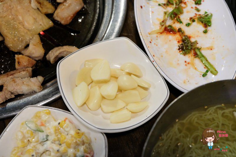 首爾弘大胖胖豬烤肉｜平價韓國烤肉，松阪豬烤豬腸好吃 @Alina 愛琳娜
