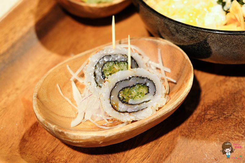 【台北食記】日向鮮漁場立喰屋 新鮮海味海鮮丼 價格實惠 立吞站食也可輕鬆坐吃 @Alina 愛琳娜 【台北食記】日向鮮漁場立喰屋 新鮮海味海鮮丼 價格實惠 立吞站食也可輕鬆坐吃 @Alina 愛琳娜