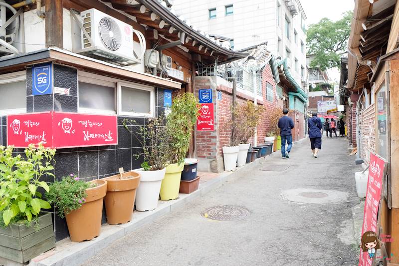 【首爾美食】北村 三清洞黑糖餅 韓國傳統小吃 杯裝邊走邊吃 小心燙口噴汁 @Alina 愛琳娜 【首爾美食】北村 三清洞黑糖餅 韓國傳統小吃 杯裝邊走邊吃 小心燙口噴汁 @Alina 愛琳娜