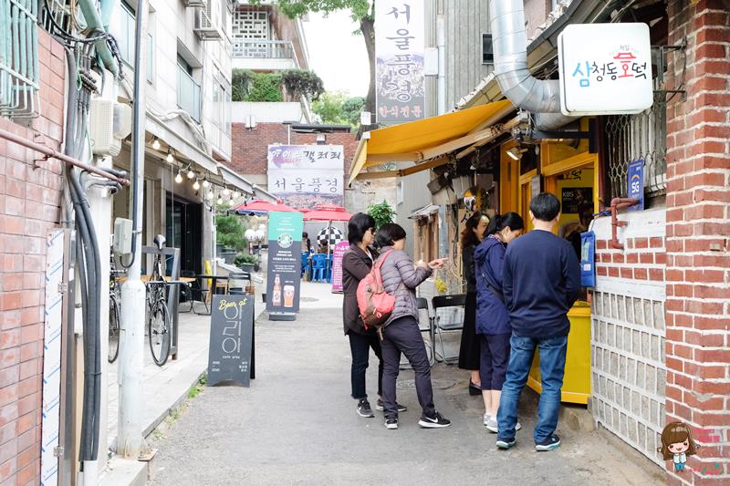 【首爾美食】北村 三清洞黑糖餅 韓國傳統小吃 杯裝邊走邊吃 小心燙口噴汁 @Alina 愛琳娜 【首爾美食】北村 三清洞黑糖餅 韓國傳統小吃 杯裝邊走邊吃 小心燙口噴汁 @Alina 愛琳娜