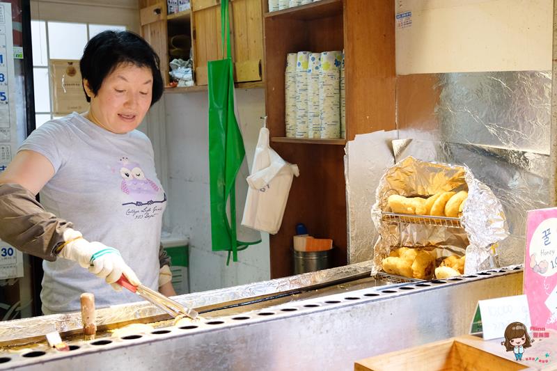 【首爾美食】北村 三清洞黑糖餅 韓國傳統小吃 杯裝邊走邊吃 小心燙口噴汁 @Alina 愛琳娜 【首爾美食】北村 三清洞黑糖餅 韓國傳統小吃 杯裝邊走邊吃 小心燙口噴汁 @Alina 愛琳娜