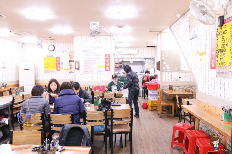 釜田市場釜山傳統小吃｜傳說中的手打刀削麵.麻藥紫菜王飯捲 @Alina 愛琳娜