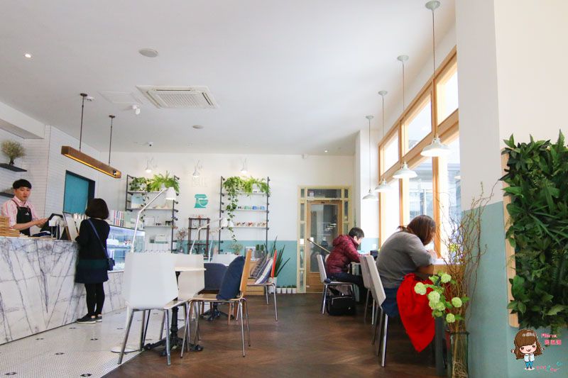 【釜山咖啡館】西面 MOLLE 草莓奶油千層,可愛下午茶 @Alina 愛琳娜 【釜山咖啡館】西面 MOLLE 草莓奶油千層,可愛下午茶 @Alina 愛琳娜