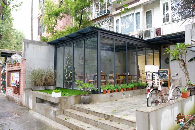 【台北咖啡館】羅得奧商行 Senet Cafe 富錦樹玻璃屋選務店，限定口味生乳蛋糕捲 @Alina 愛琳娜
