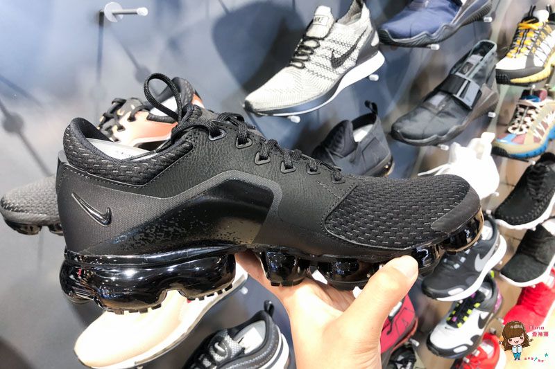 【東京購物】Sports Lab by atmos 日本必逛潮鞋店 連女人看了都想買! @Alina 愛琳娜