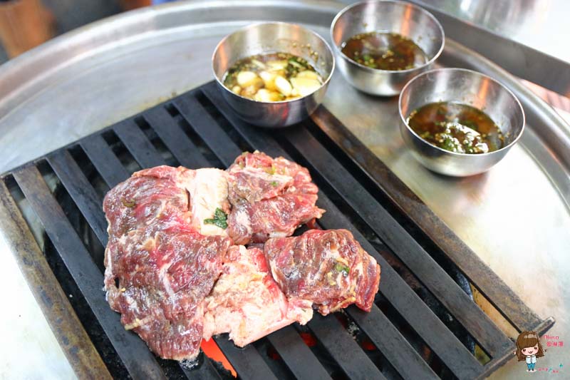 【首爾美食】新村站著吃烤肉 就要站著吃烤韓牛,兩份我也吃得下 @Alina 愛琳娜 【首爾美食】新村站著吃烤肉 就要站著吃烤韓牛,兩份我也吃得下 @Alina 愛琳娜
