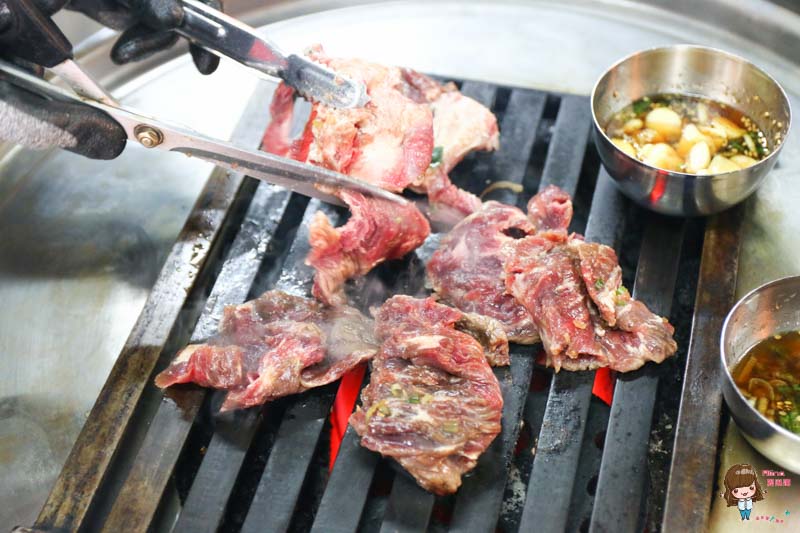 【首爾美食】新村站著吃烤肉 就要站著吃烤韓牛,兩份我也吃得下 @Alina 愛琳娜 【首爾美食】新村站著吃烤肉 就要站著吃烤韓牛,兩份我也吃得下 @Alina 愛琳娜