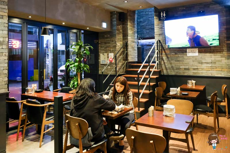【首爾美食】橋村炸雞-弘大店交通+中文菜單,半半韓式炸雞韓國必吃 @Alina 愛琳娜