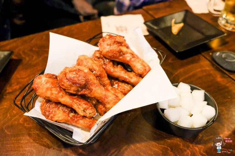 【首爾美食】橋村炸雞-弘大店交通+中文菜單,半半韓式炸雞韓國必吃 @Alina 愛琳娜