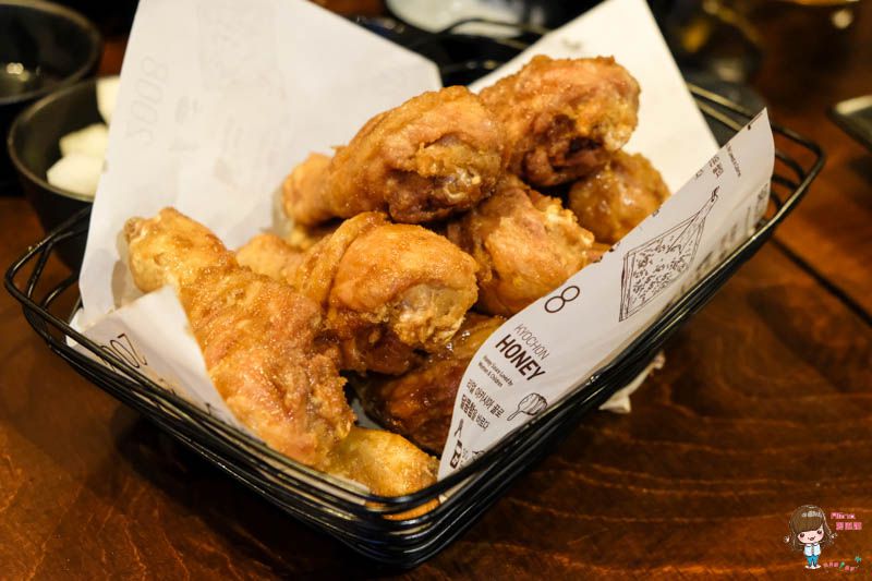 【首爾美食】橋村炸雞-弘大店交通+中文菜單,半半韓式炸雞韓國必吃 @Alina 愛琳娜