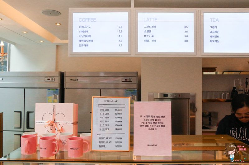 【釜山甜點】LE BREAD LAB 夢幻粉紅咖啡館,人氣草莓奶油捲(附首爾分店資訊) @Alina 愛琳娜 【釜山甜點】LE BREAD LAB 夢幻粉紅咖啡館,人氣草莓奶油捲(附首爾分店資訊) @Alina 愛琳娜