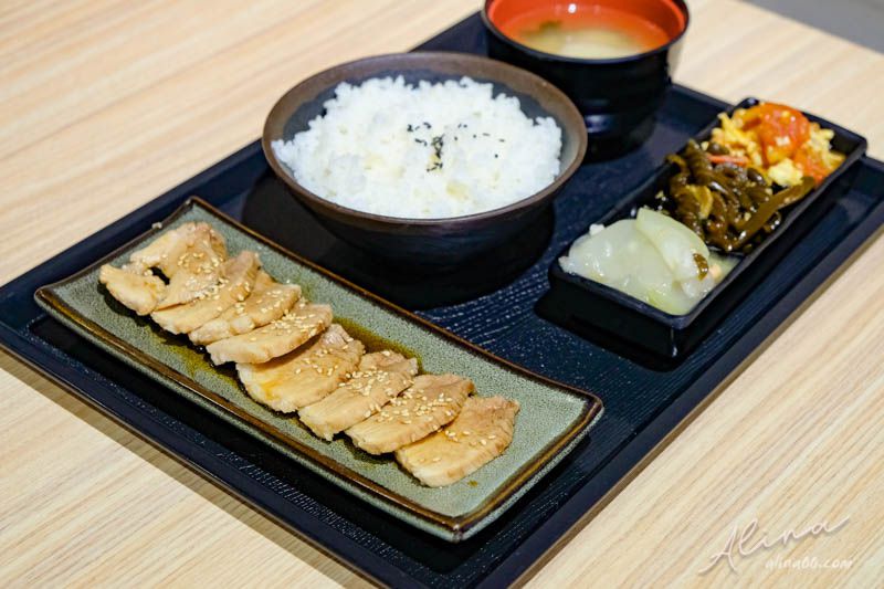 【食記】台北松山 老司機私房菜-椒麻雞便當鹹香好吃,滷五花甜鹹夠味 @Alina 愛琳娜 【食記】台北松山 老司機私房菜-椒麻雞便當鹹香好吃,滷五花甜鹹夠味 @Alina 愛琳娜