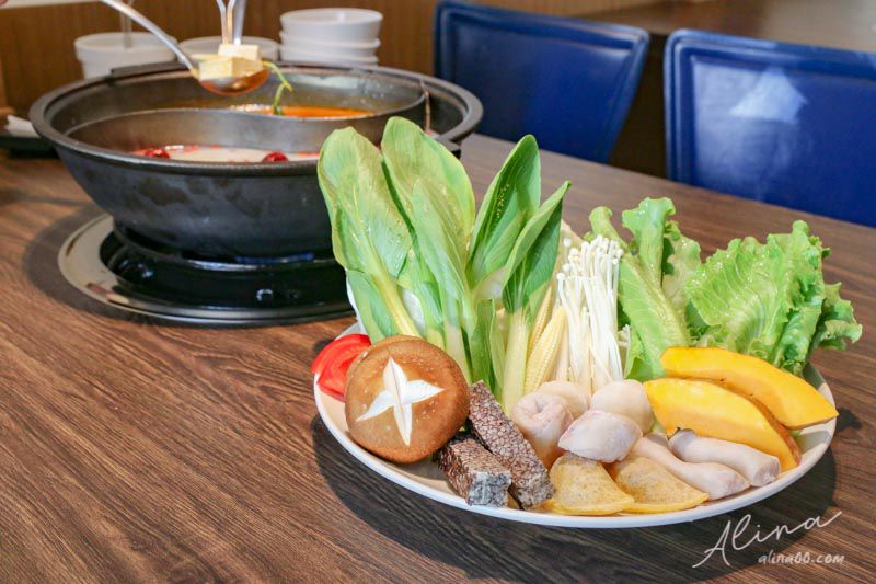 【台北美食】拼拼拌 韓式拌飯.韓式火鍋-都滿韓家雪濃湯香濃好喝 @Alina 愛琳娜
