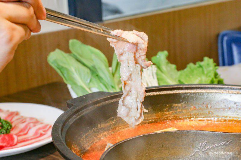 【台北美食】拼拼拌 韓式拌飯.韓式火鍋-都滿韓家雪濃湯香濃好喝 @Alina 愛琳娜
