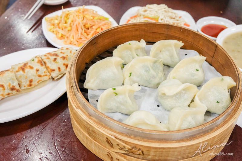 台北頂好紫琳蒸餃｜花素蒸餃配蔥油餅加蛋+綠豆粥，是真愛 @Alina 愛琳娜