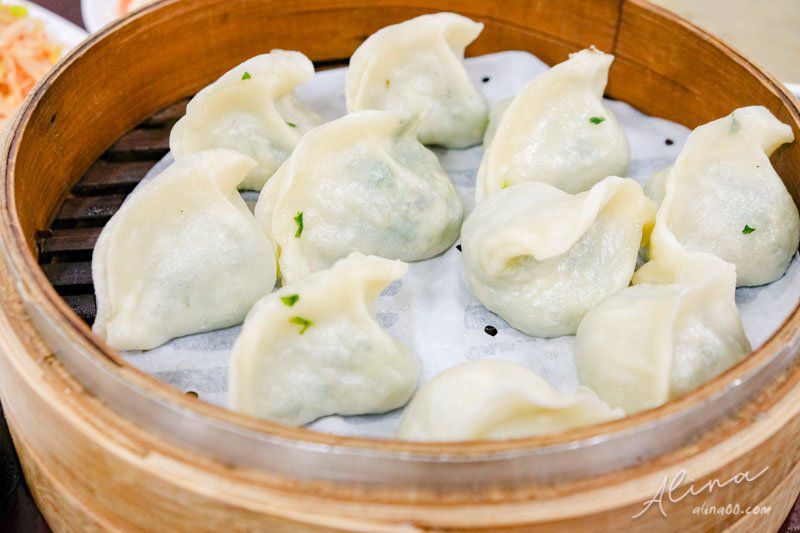 台北頂好紫琳蒸餃｜花素蒸餃配蔥油餅加蛋+綠豆粥，是真愛 @Alina 愛琳娜