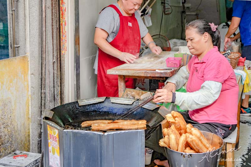 【澎湖美食】文康街 益豐豆漿店-燒餅油條,早餐街裡的熱門美食 @Alina 愛琳娜