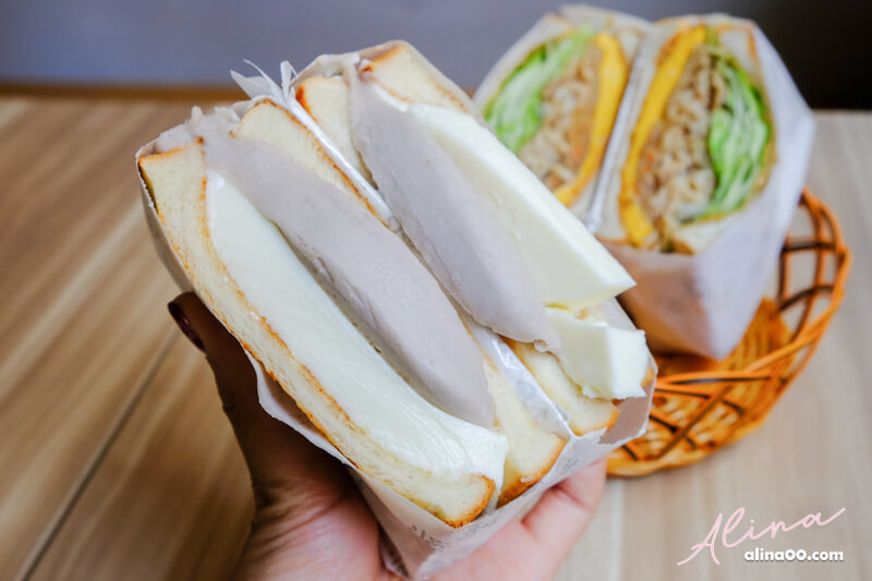 【台北食記】滿樂鐵板吐司-芋泥肉鬆吐司,讓芋頭控招架不住 @Alina 愛琳娜 【台北食記】滿樂鐵板吐司-芋泥肉鬆吐司,讓芋頭控招架不住 @Alina 愛琳娜