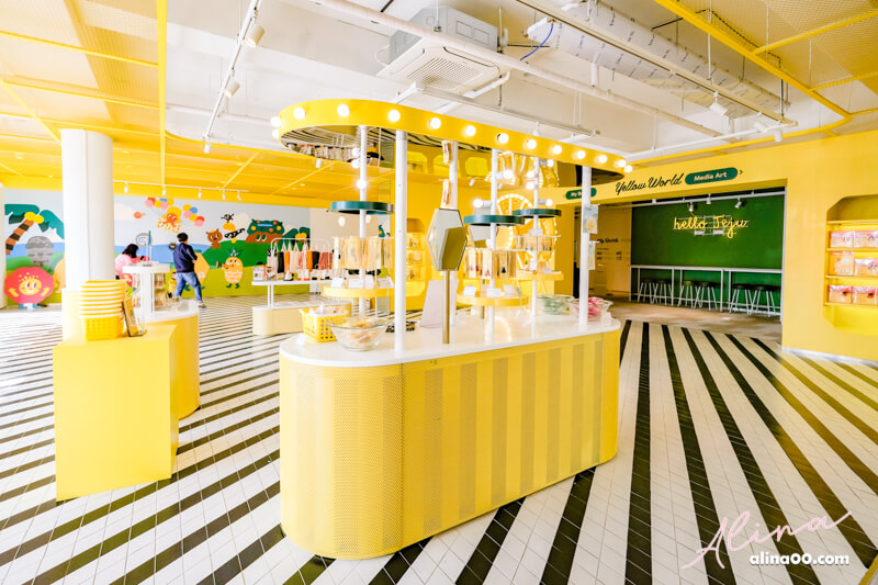 【濟州島美食】香蕉牛奶咖啡館-YELLOW CAFE,週邊小物好好買 @Alina 愛琳娜