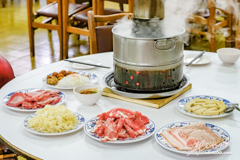 【台北美食】台電勵進餐廳-酸菜白肉鍋吃到飽,蔥油餅好吃 @Alina 愛琳娜