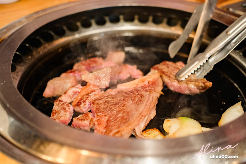 【首爾美食】明洞 三岔口豬肉舖-YG烤肉店(三巨里肉舖) @Alina 愛琳娜
