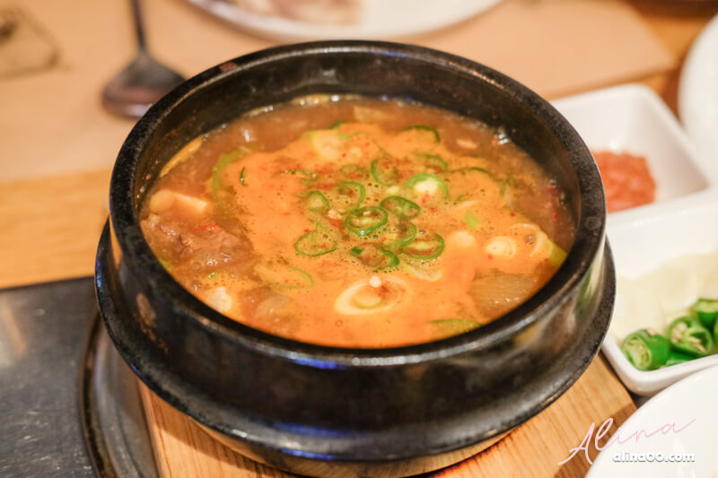 【首爾美食】明洞 三岔口豬肉舖-YG烤肉店(三巨里肉舖) @Alina 愛琳娜