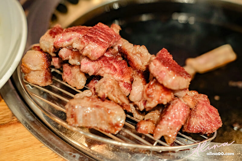 【首爾美食】明洞 三岔口豬肉舖-YG烤肉店(三巨里肉舖) @Alina 愛琳娜