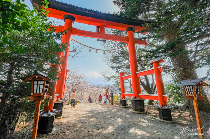 【日本景點】新倉富士淺間神社｜富士山櫻花交通、新倉山淺間公園 @Alina 愛琳娜