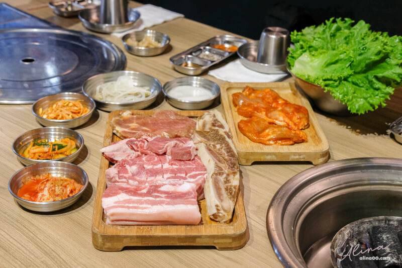 【台北美食】台韓民國 東區韓式烤肉 牛豬烤肉拼盤+韓式豬血腸 @Alina 愛琳娜 【台北美食】台韓民國 東區韓式烤肉 牛豬烤肉拼盤+韓式豬血腸 @Alina 愛琳娜