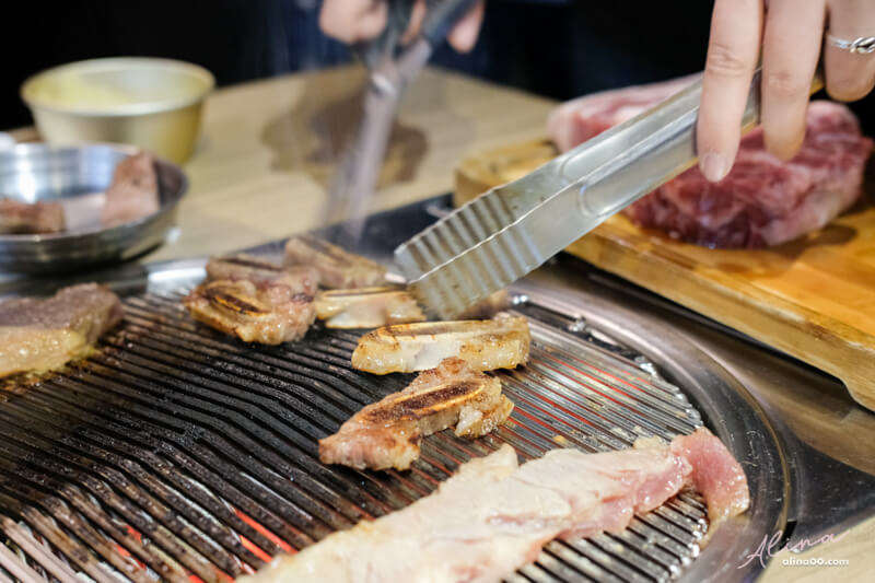 【台北美食】台韓民國 東區韓式烤肉 牛豬烤肉拼盤+韓式豬血腸 @Alina 愛琳娜 【台北美食】台韓民國 東區韓式烤肉 牛豬烤肉拼盤+韓式豬血腸 @Alina 愛琳娜