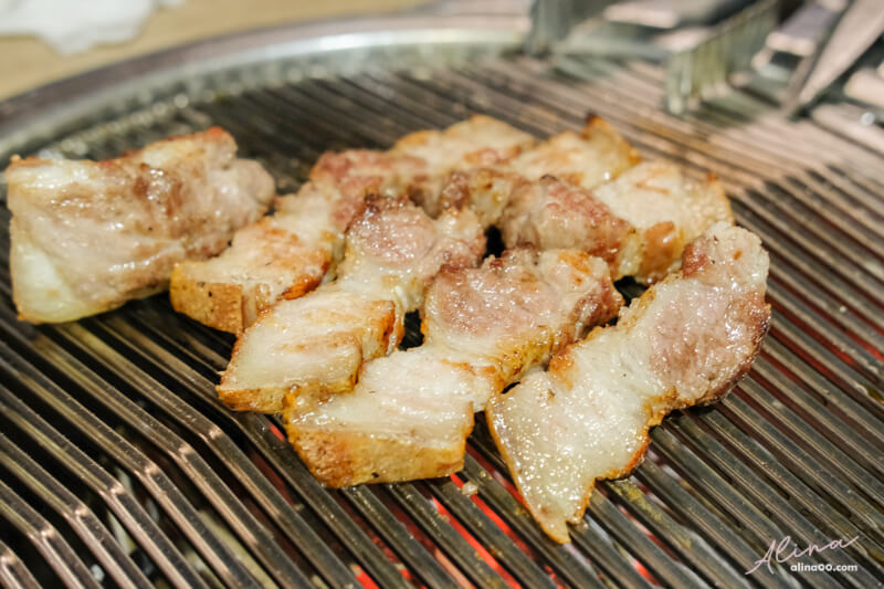 【台北美食】台韓民國 東區韓式烤肉 牛豬烤肉拼盤+韓式豬血腸 @Alina 愛琳娜 【台北美食】台韓民國 東區韓式烤肉 牛豬烤肉拼盤+韓式豬血腸 @Alina 愛琳娜