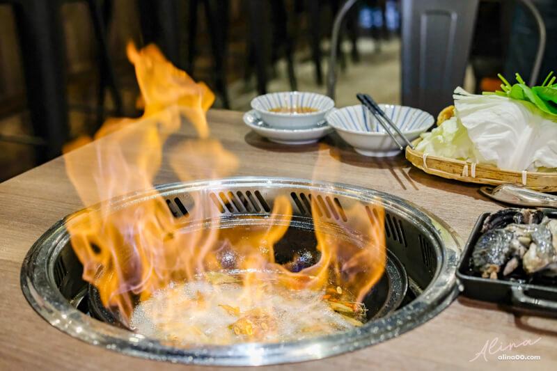 【台北美食】石石鍋創 石頭火鍋X火山烏骨雞，桂丁雞湯滋補養生 @Alina 愛琳娜