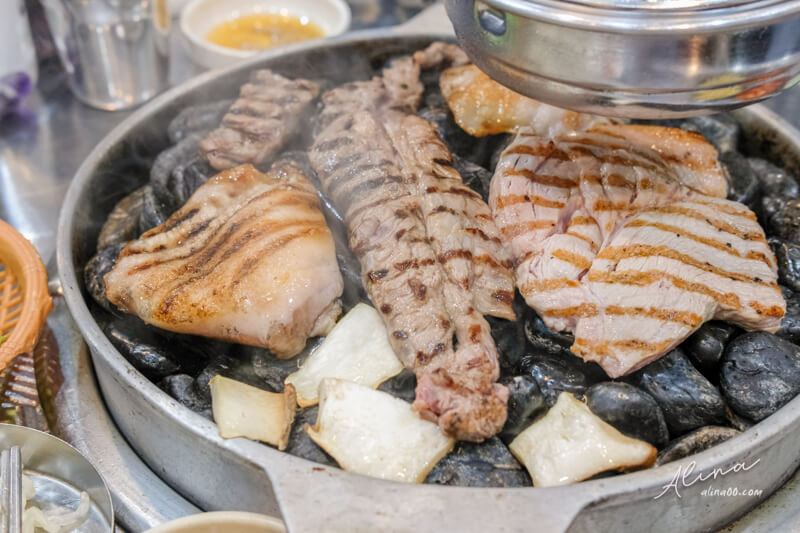 首爾小豬撲滿烤肉|弘大存錢筒石頭烤肉店,附中文菜單 @Alina 愛琳娜 首爾小豬撲滿烤肉|弘大存錢筒石頭烤肉店,附中文菜單 @Alina 愛琳娜