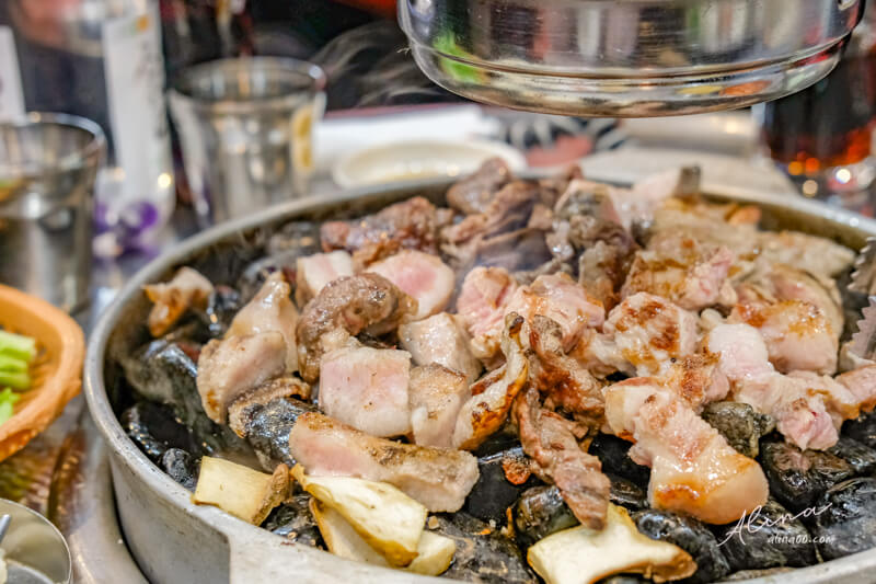 首爾小豬撲滿烤肉|弘大存錢筒石頭烤肉店,附中文菜單 @Alina 愛琳娜 首爾小豬撲滿烤肉|弘大存錢筒石頭烤肉店,附中文菜單 @Alina 愛琳娜