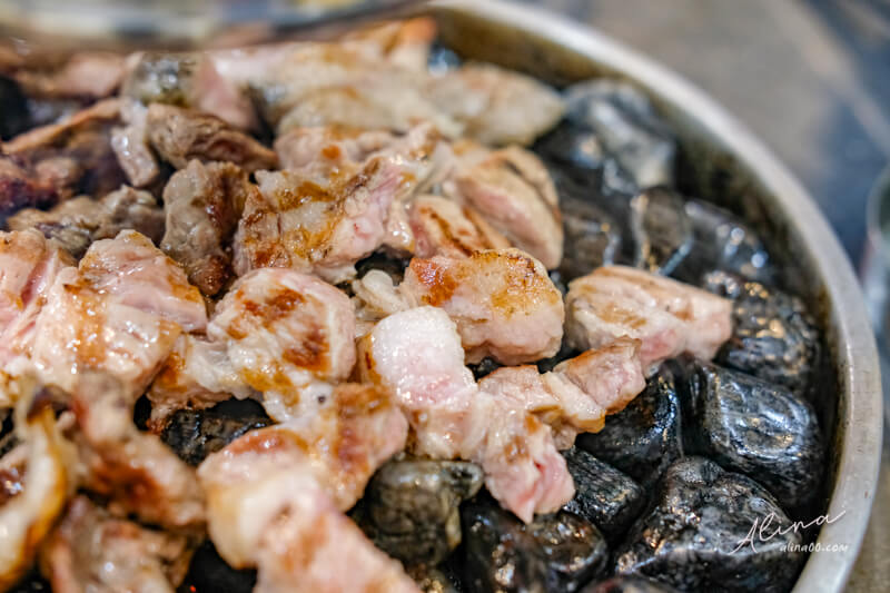 首爾小豬撲滿烤肉|弘大存錢筒石頭烤肉店,附中文菜單 @Alina 愛琳娜 首爾小豬撲滿烤肉|弘大存錢筒石頭烤肉店,附中文菜單 @Alina 愛琳娜