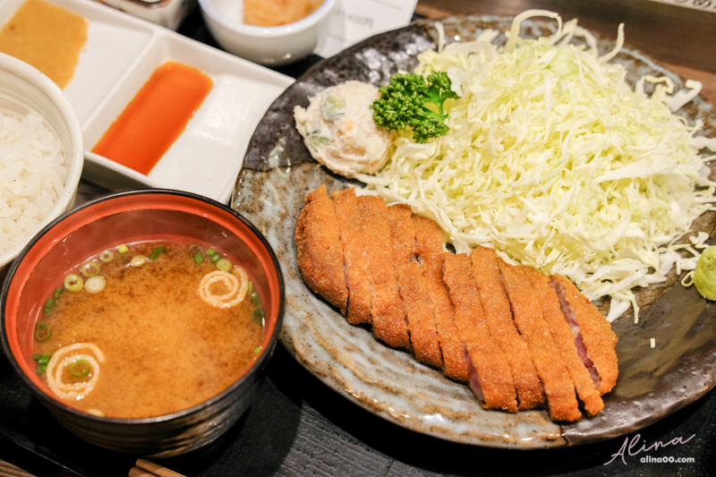 【東京美食】上野 炸牛排本村|阿美橫町石板炸牛排 @Alina 愛琳娜 【東京美食】上野 炸牛排本村|阿美橫町石板炸牛排 @Alina 愛琳娜