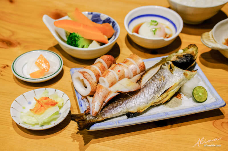 【宜蘭美食】礁溪 里海 Cafe：新鮮烤魚、海鮮定食吃過就愛上 @Alina 愛琳娜