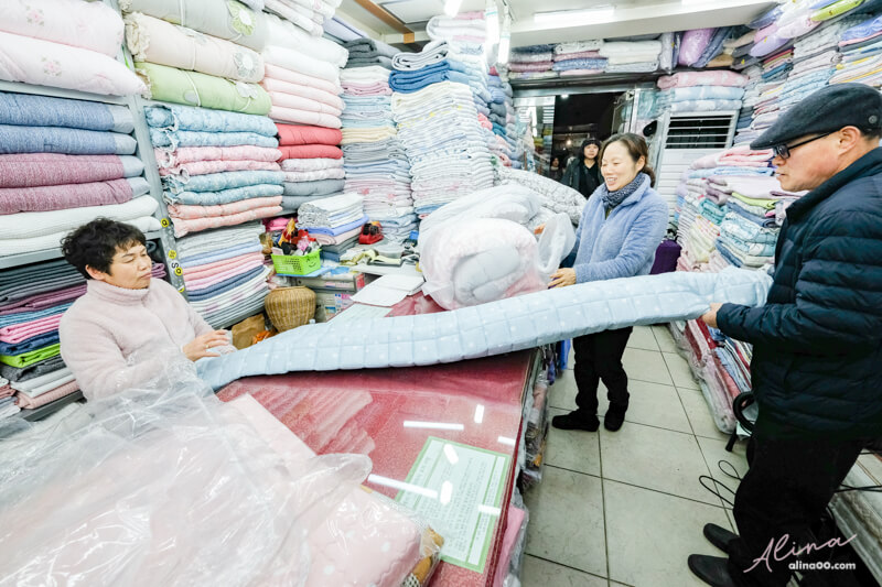 【首爾購物】廣藏市場棉被-推薦買棉被店、價格及材質比較 @Alina 愛琳娜
