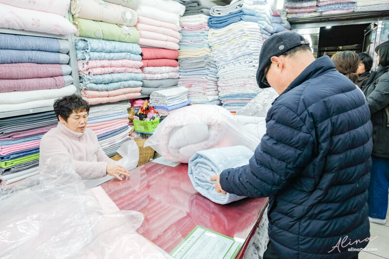 【首爾購物】廣藏市場棉被-推薦買棉被店、價格及材質比較 @Alina 愛琳娜