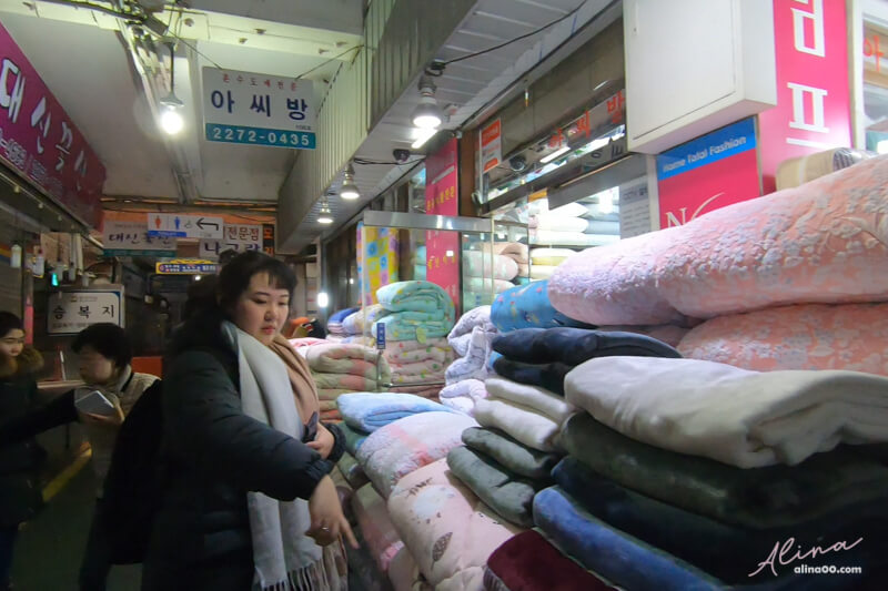 【首爾購物】廣藏市場棉被-推薦買棉被店、價格及材質比較 @Alina 愛琳娜