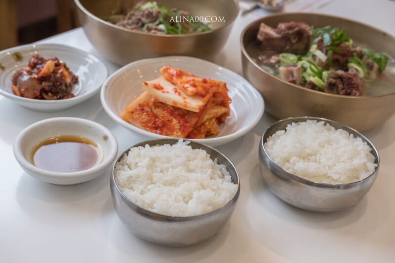 【首爾美食】 新村大姐烤肉 原王大姐排骨，評價湯調味牛肉定食 @Alina 愛琳娜