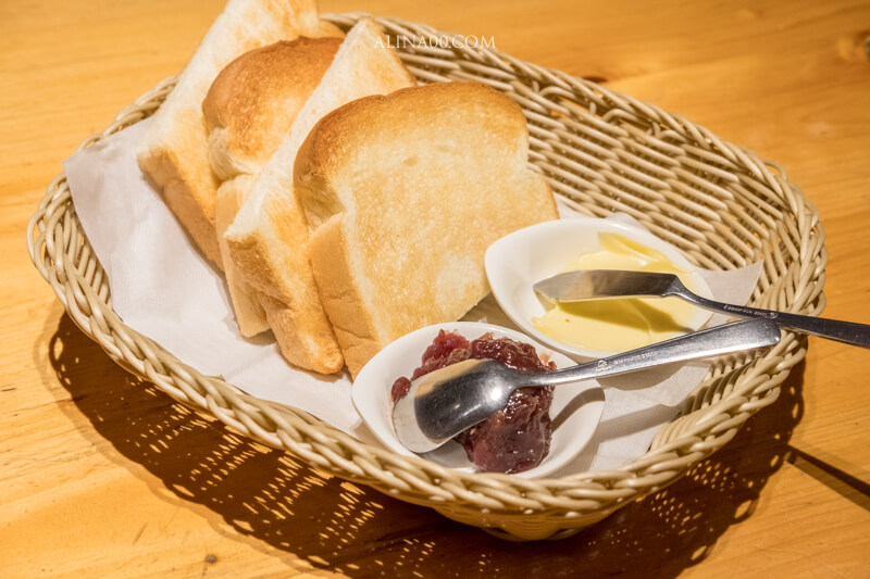 【名古屋美食】コメダ客美多珈琲店 名古屋榮店｜早餐買咖啡送奶油吐司 @Alina 愛琳娜