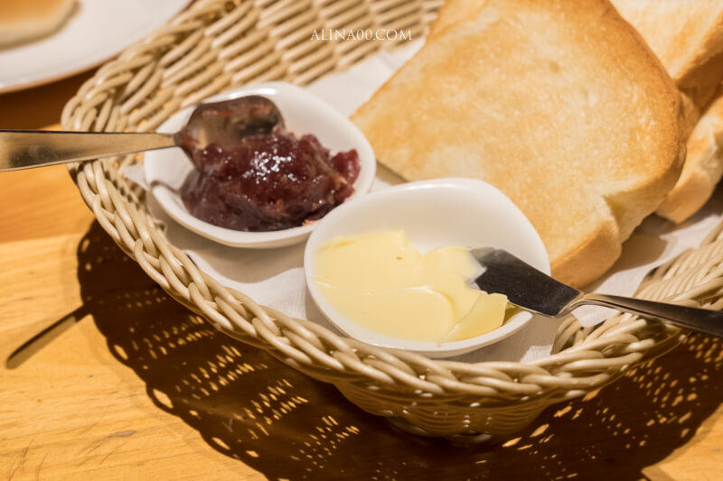 【名古屋美食】コメダ客美多珈琲店 名古屋榮店｜早餐買咖啡送奶油吐司 @Alina 愛琳娜