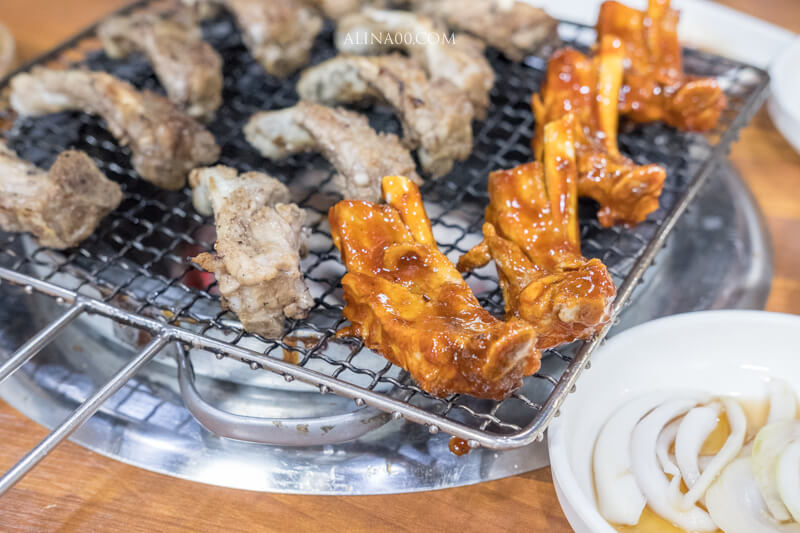 釜山烤肋排｜西面必吃美食：鹽烤肋排、甜辣BBQ烤肉味 @Alina 愛琳娜