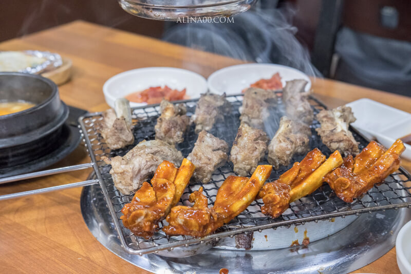 釜山烤肋排｜西面必吃美食：鹽烤肋排、甜辣BBQ烤肉味 @Alina 愛琳娜