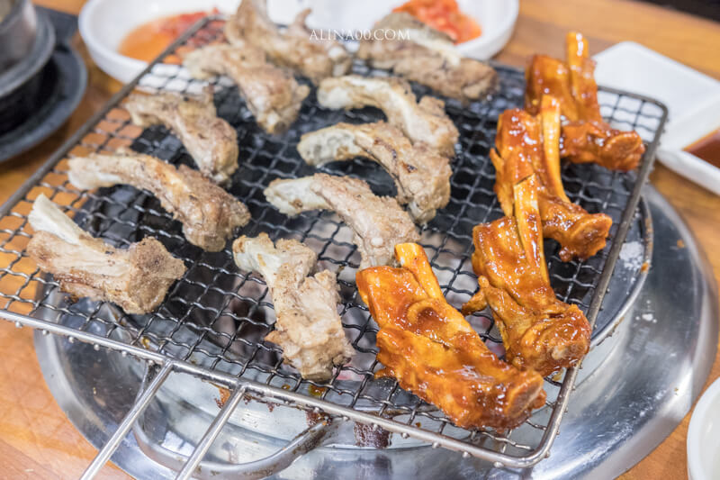 釜山烤肋排｜西面必吃美食：鹽烤肋排、甜辣BBQ烤肉味 @Alina 愛琳娜
