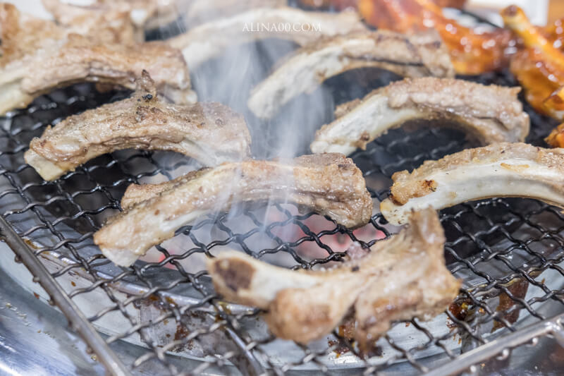 釜山烤肋排｜西面必吃美食：鹽烤肋排、甜辣BBQ烤肉味 @Alina 愛琳娜