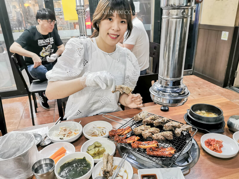 釜山烤肋排｜西面必吃美食：鹽烤肋排、甜辣BBQ烤肉味 @Alina 愛琳娜